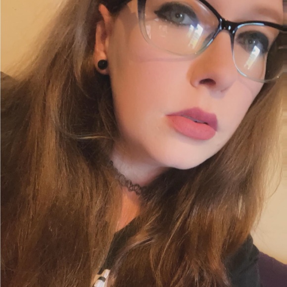 Meet your Posher, Bri! - Picture 5 of 7